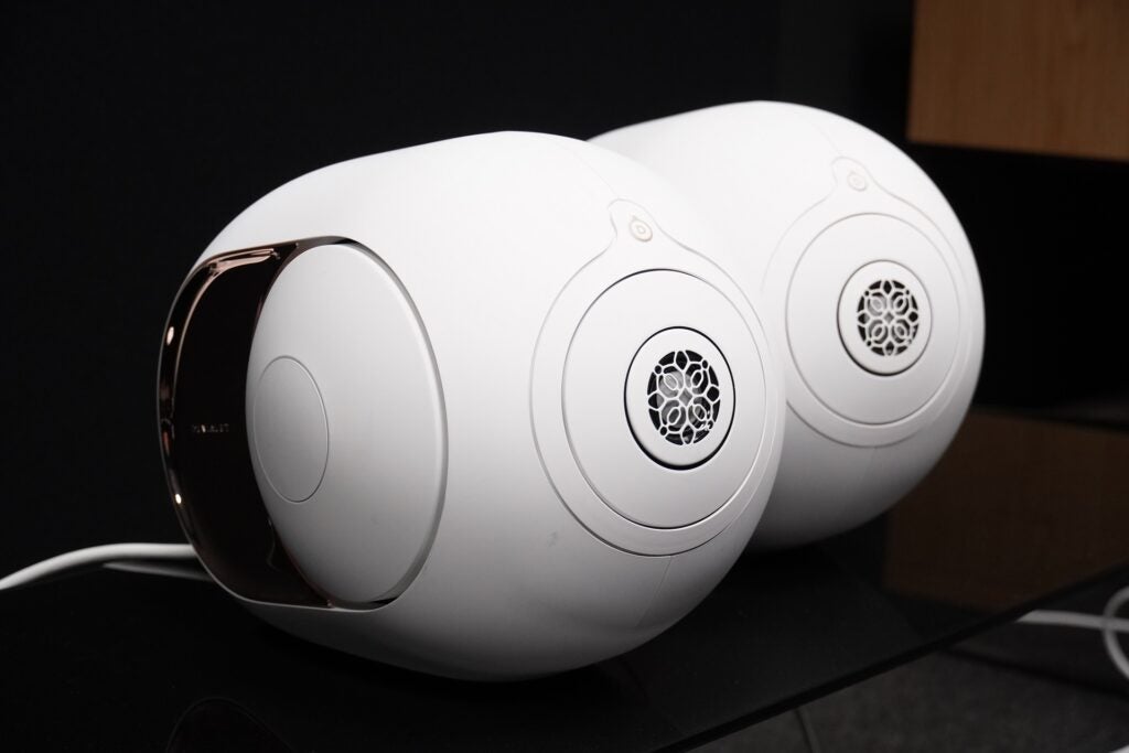Devialet Phantom 1 auf AV-Ständer