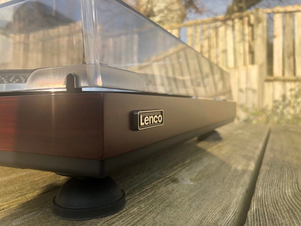 Lenco L92WA Chassis, Staubschutz und Füße