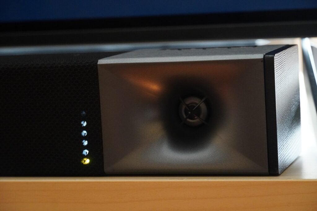 Klipsch Cinema 400 nach vorne gerichtete LED-Anzeige