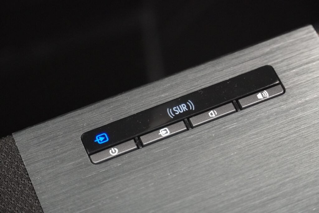 Klipsch Cinema 400 Soundbar Nahaufnahme des Displays