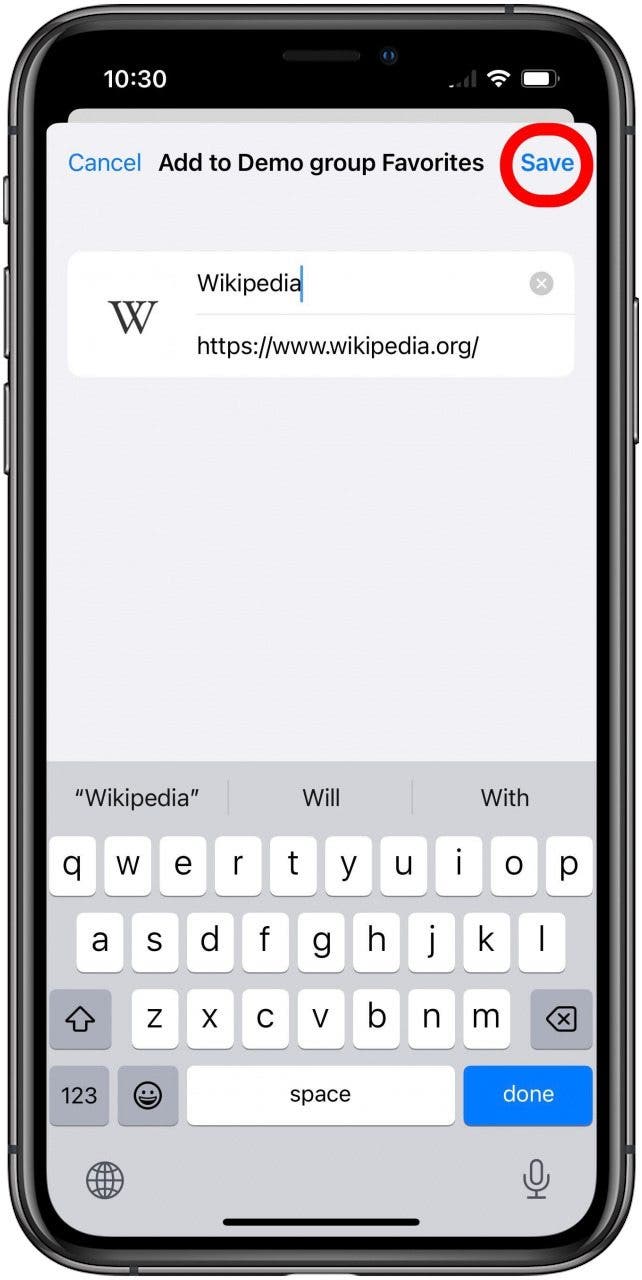 Safari-App mit geöffnetem Blatt zum Speichern eines Favoriten zum Hinzufügen zu einer Registerkartengruppe. Die Schaltfläche Speichern ist markiert.