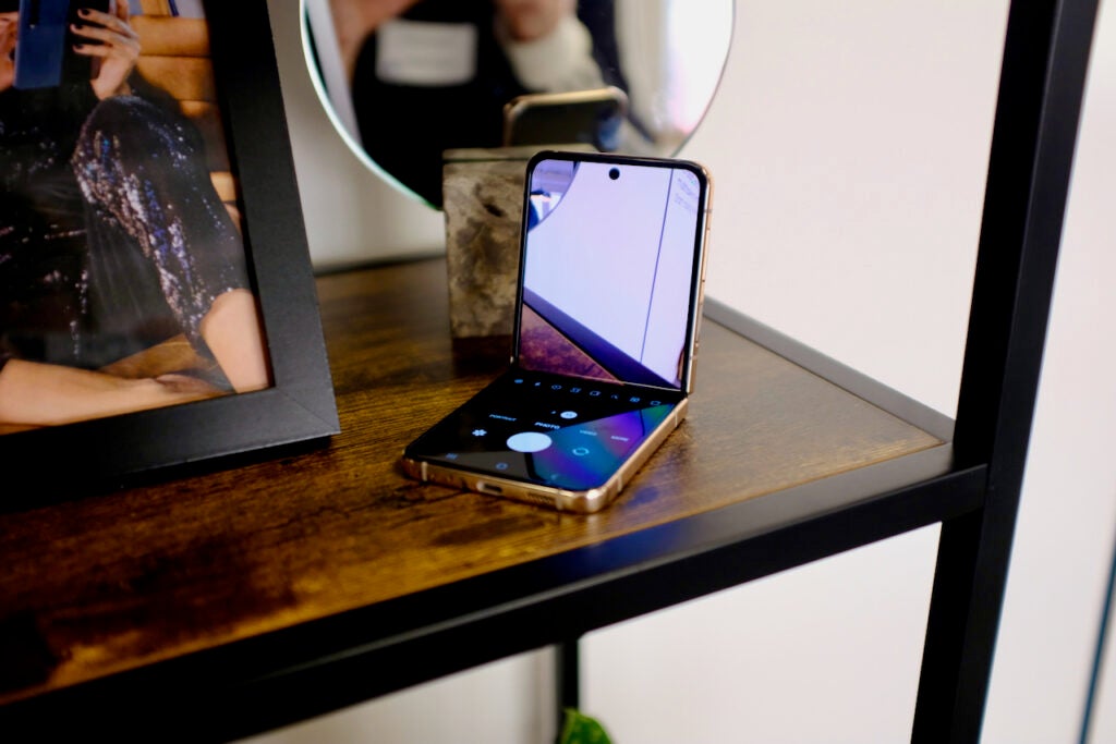 1660183686 882 Samsung Galaxy Z Fold 4 vs Samsung Galaxy Z Flip