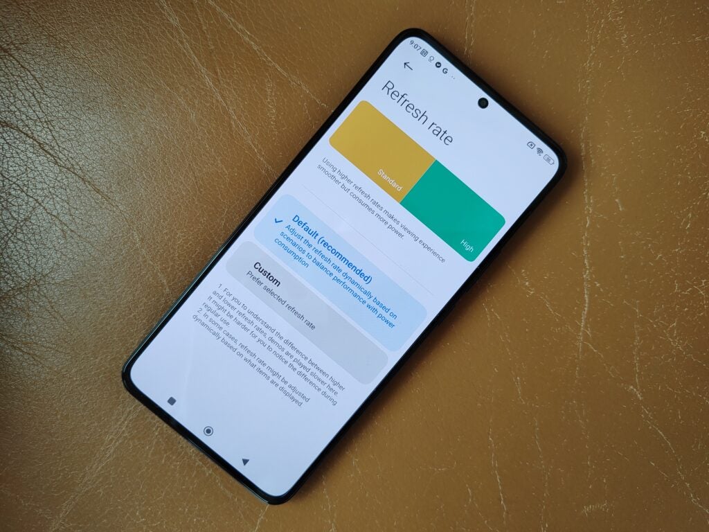 Xiaomi 12T Pro-Display mit den Einstellungen für die Bildwiederholfrequenz.