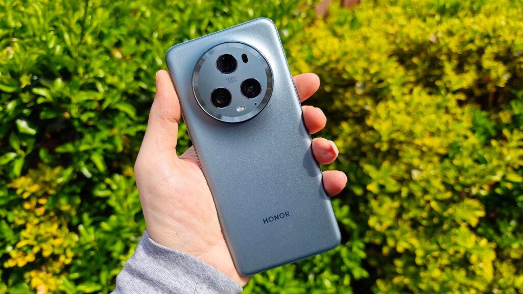 Honor Magic 5 Pro in der Hand
