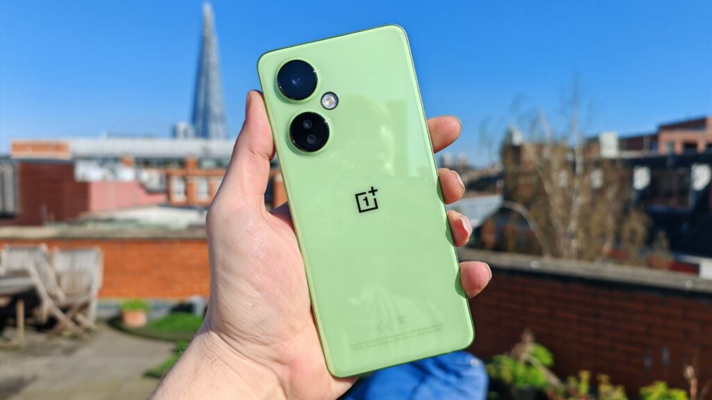 OnePlus Nord CE 3 Lite in der Hand