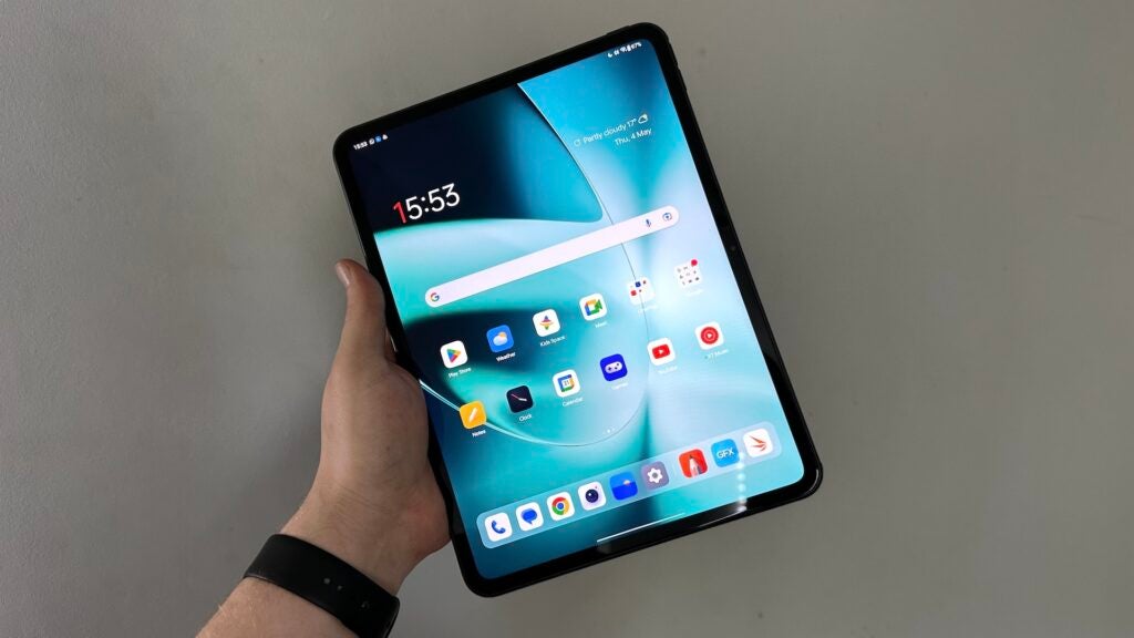 OnePlus Pad in der Hand