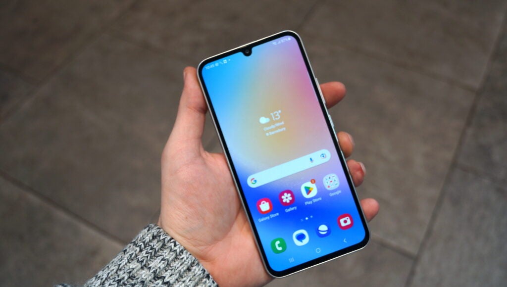 Samsung Galaxy A34 in der Hand