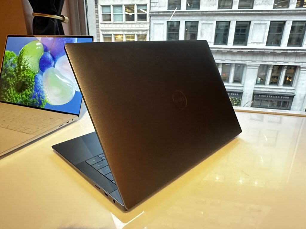 Dell XPS 14 (2024) hinten
