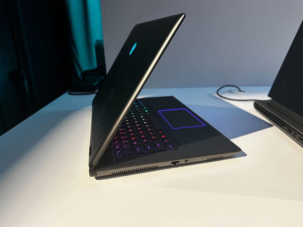Alienware M16 R2