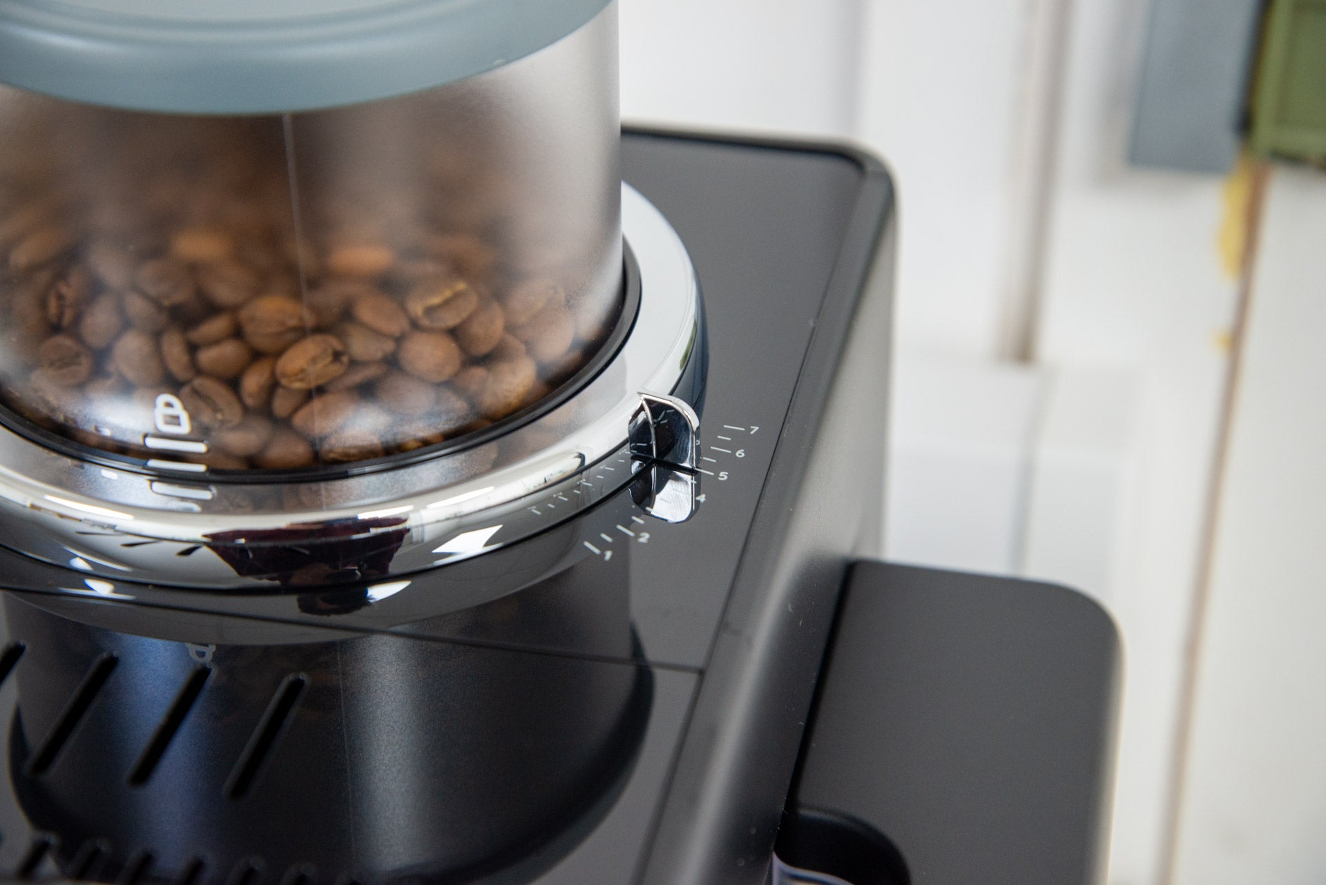 Einstellung des De'Longhi Rivelia-Mahlwerks