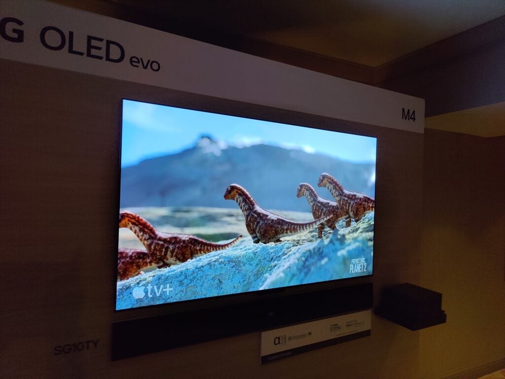 LG OLED65M4 Prähistorischer Planet