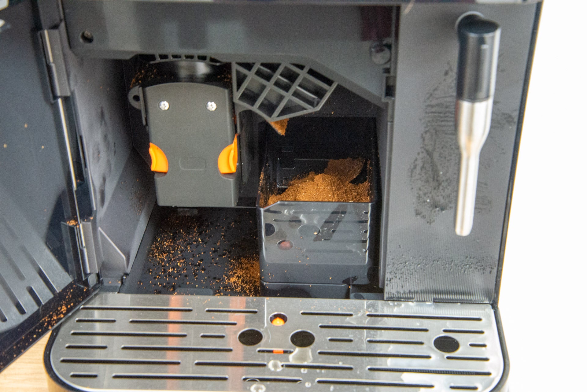 Beko CaffeExperto Bean To Cup Kaffeemaschine Dampfstab-Brüheinheit und gebrauchter Kaffee