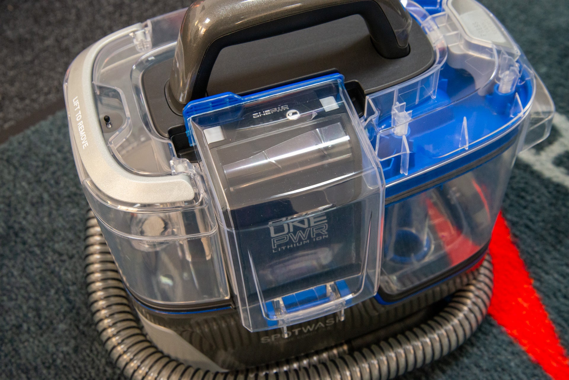 Vax SpotWash Home Cordless-Akku installiert