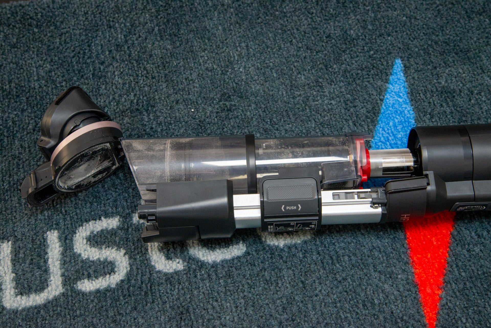 Entleerung des Hoover HFX Pets