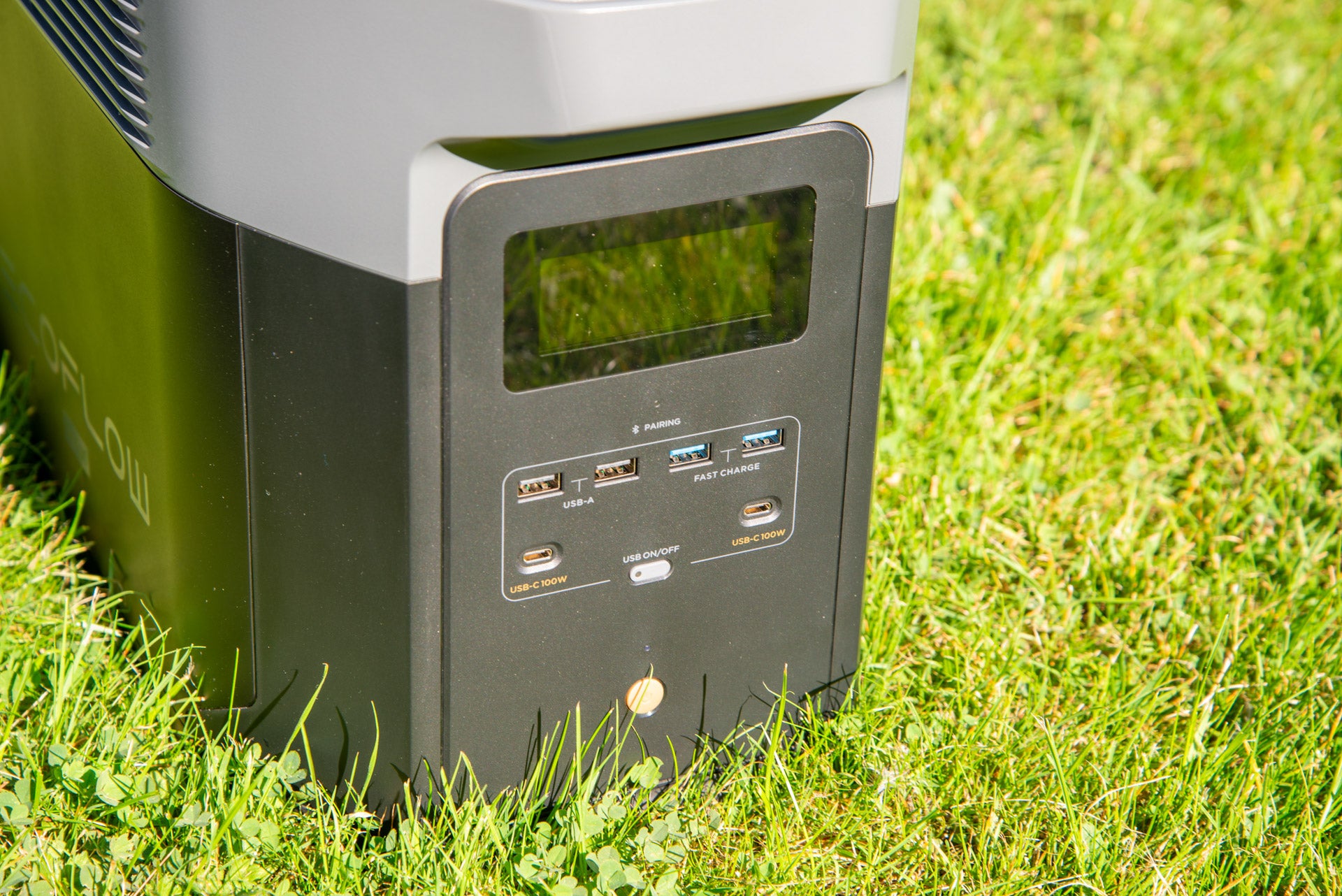 EcoFlow Delta 2 Max-Bildschirm und USB-Anschlüsse