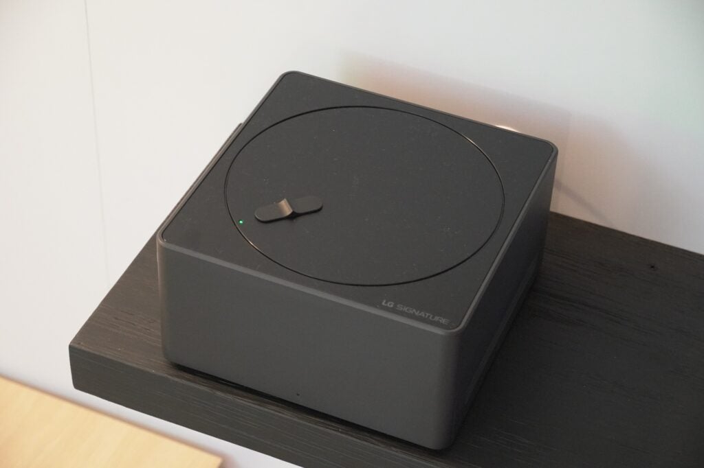 LG OLED65M4 Zero Connect Box