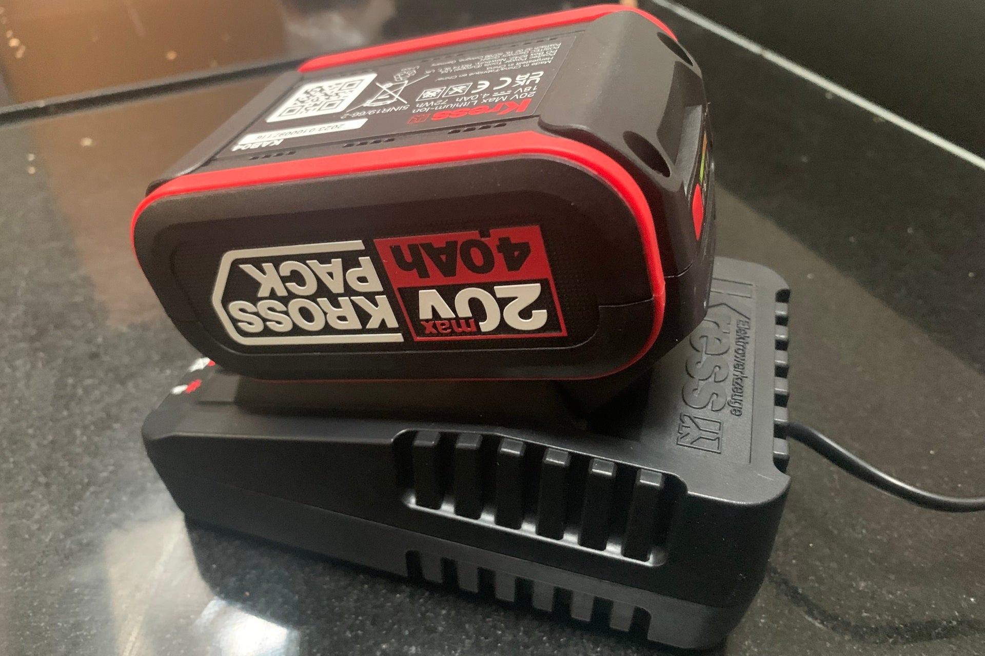 Kress 20V KrossPack Bürstenloser tragbarer Kraftreiniger KG633E.9 Batterieaufladung 1