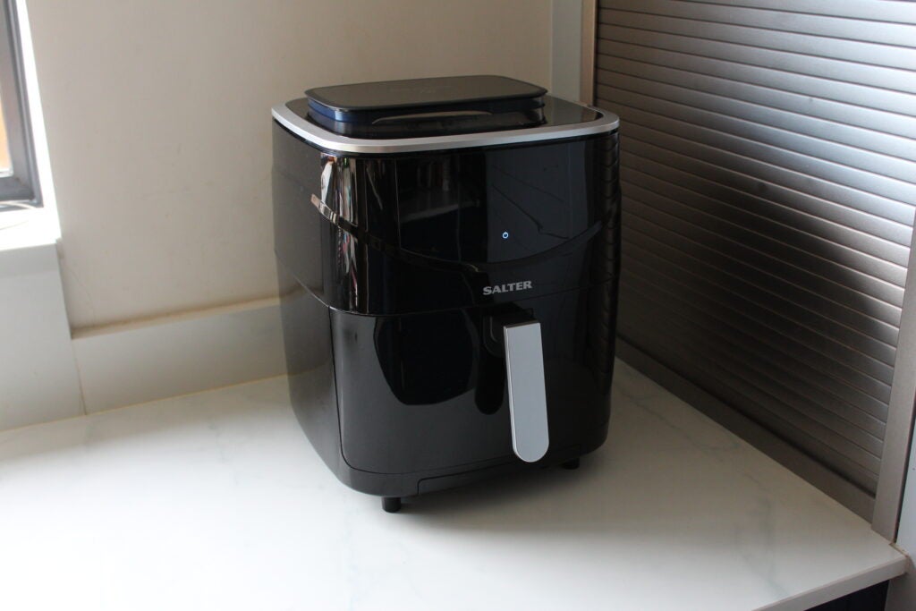 Salter XL Digital Steam Air Fryer auf der Theke