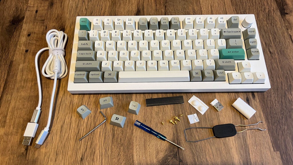 Keychron Q1 Max und sein Zubehör.