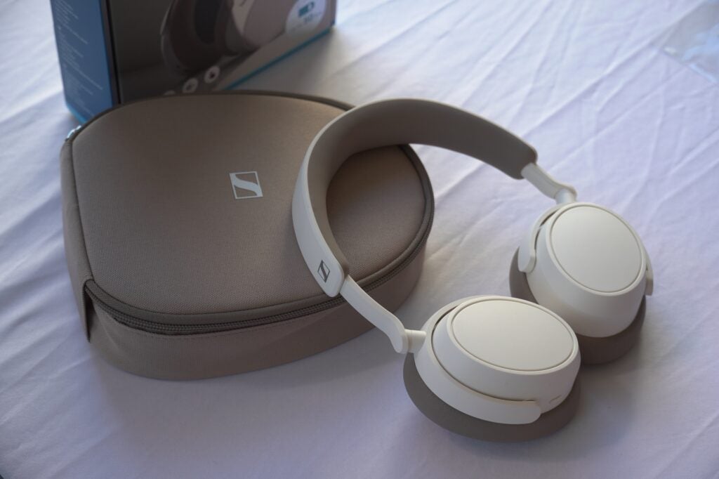 Sennheiser Accentum Plus mit Tasche