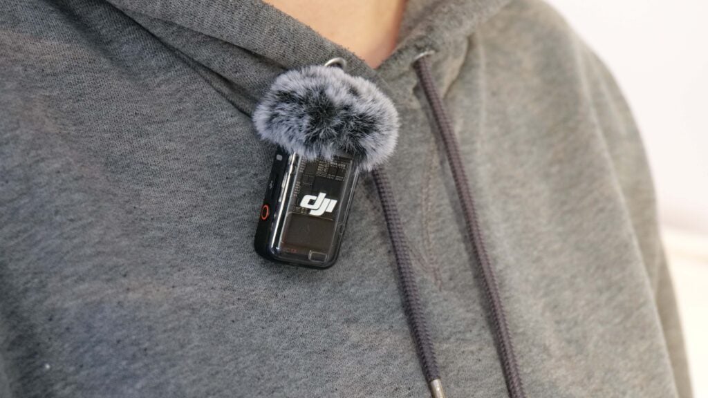 DJI Mic 2 am Jumper befestigt