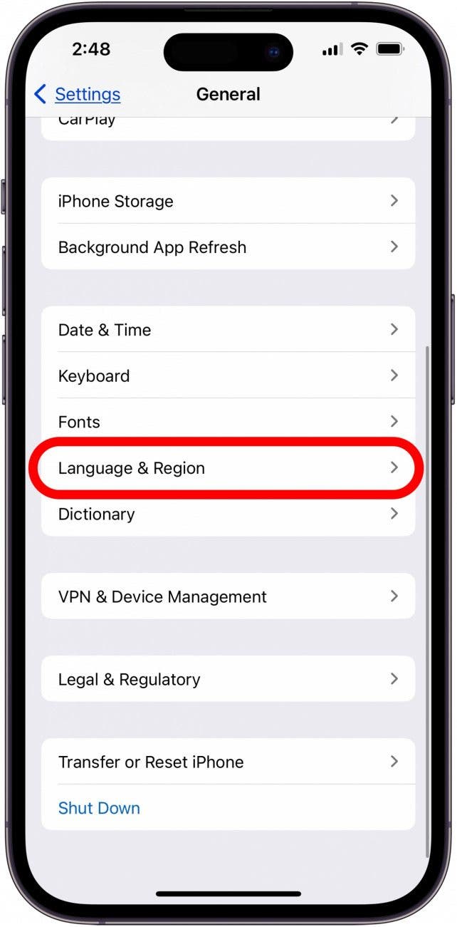 Tippen Sie in den iPhone-Einstellungen auf Sprache und Region Tippen Sie in den iPhone-Einstellungen auf Sprache und Region
