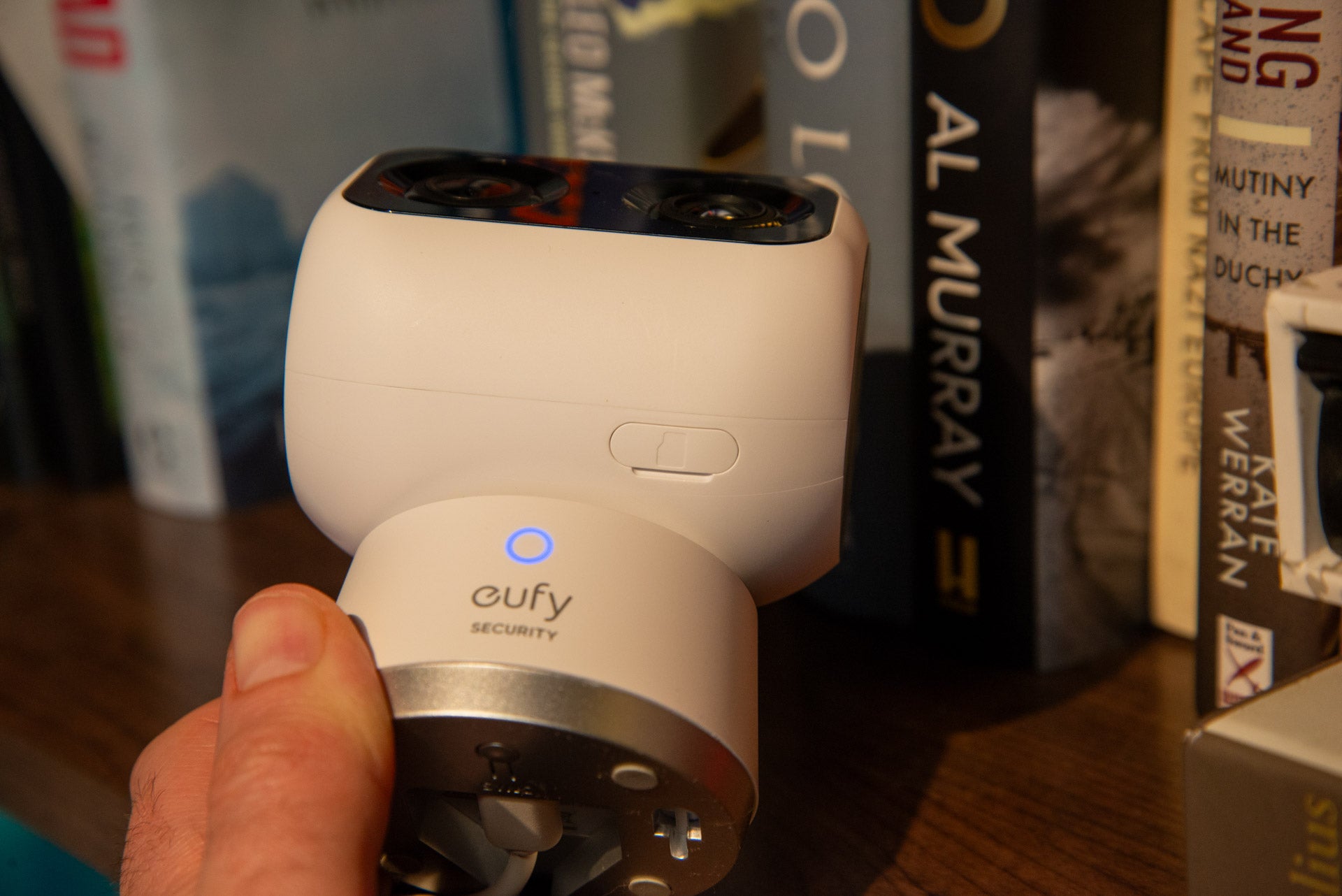 Eufy Security Indoor Cam S350 microSD-Kartensteckplatz