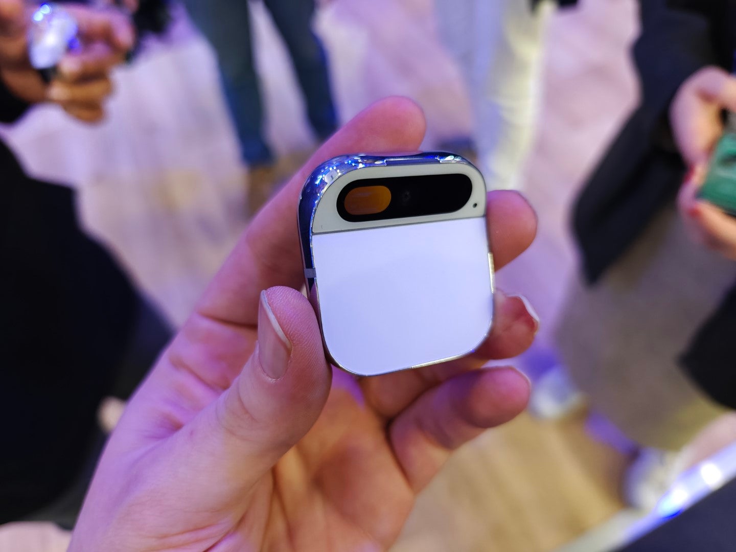1709153357 Der Humane AI Pin ist cool aber Telefone gehen nirgendwo