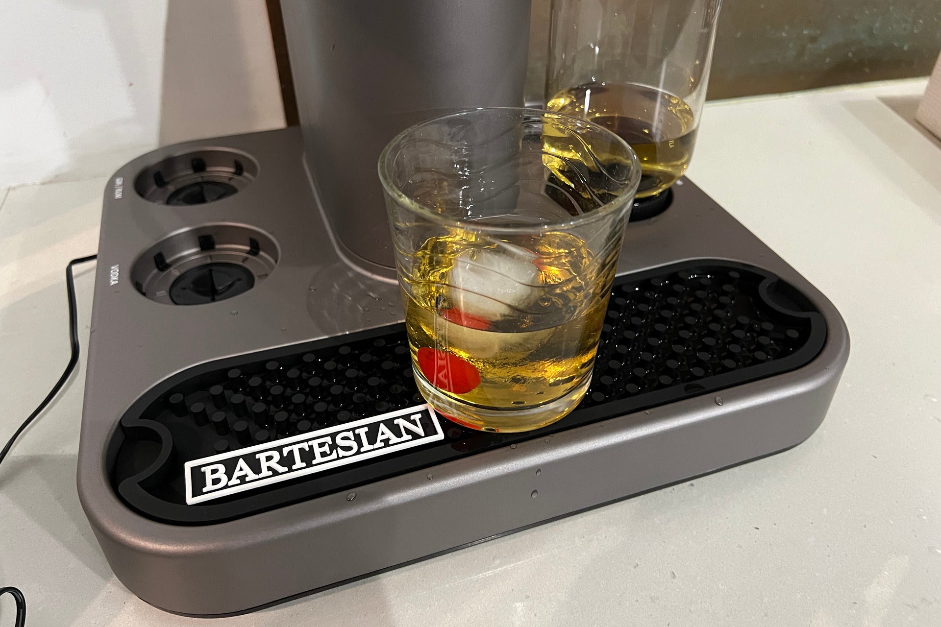 Bartesianischer Cocktailzubereiter altmodisch