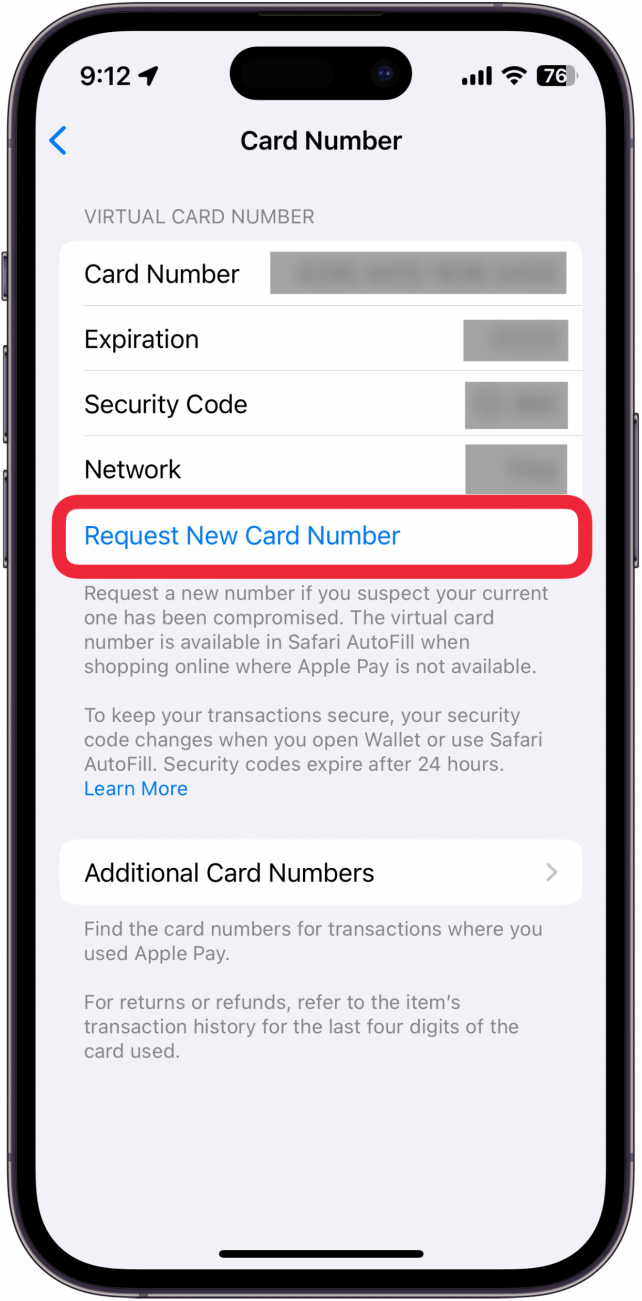 Apple Cash-Kartennummernbildschirm mit einem roten Kästchen um die Schaltfläche „Neue Kartennummer anfordern“.