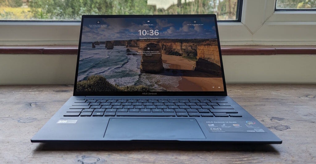 Vorderansicht des Asus Zenbook 14 OLED