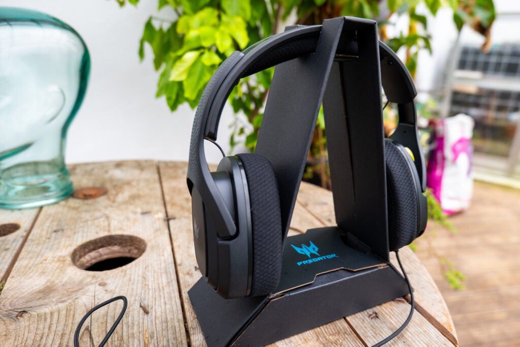 Acer Predator Galea 365 auf Kartonständer