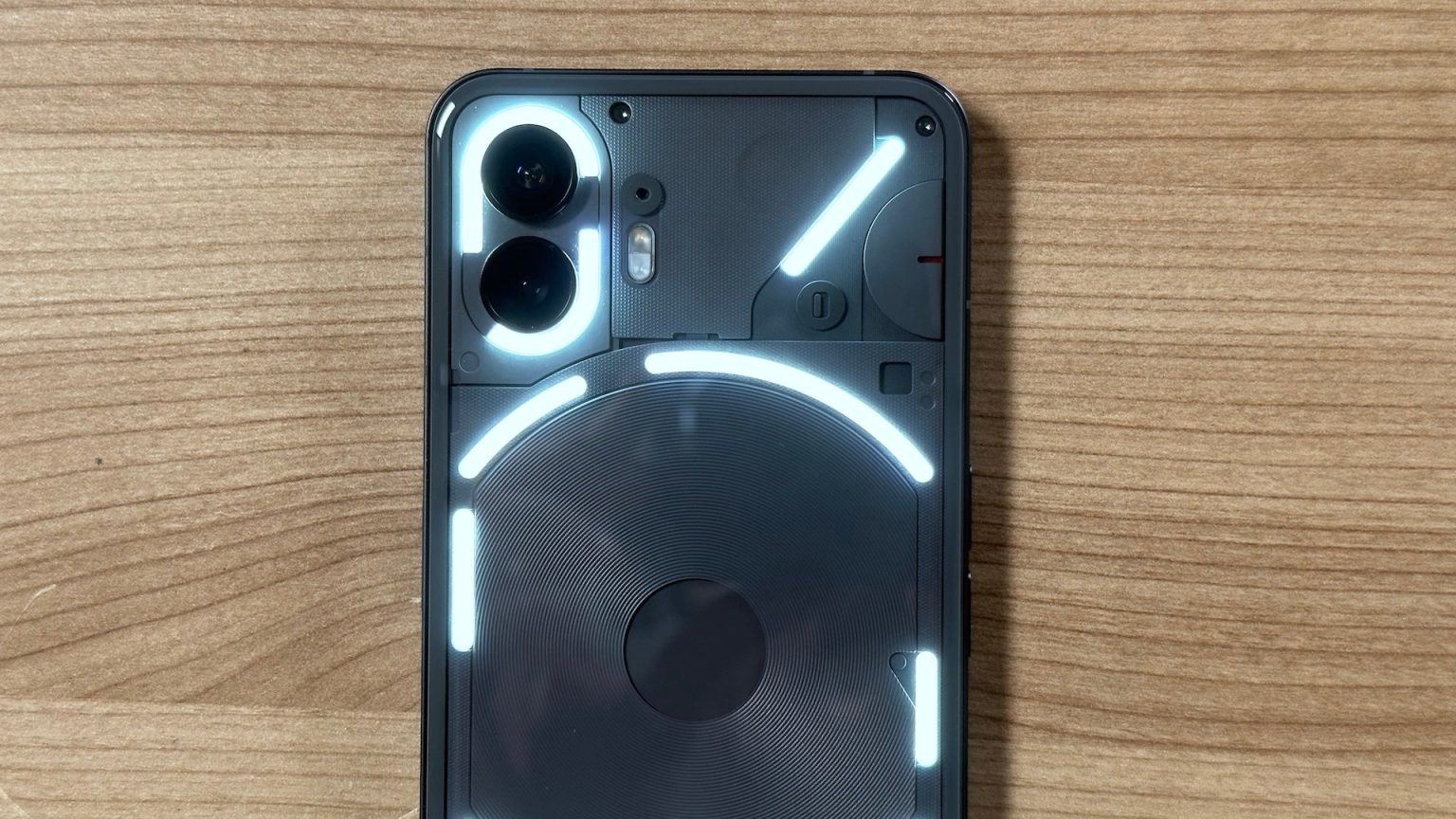 Amazon hat das Nothing Phone 2 gerade zu einem Schnaeppchen Upgrade