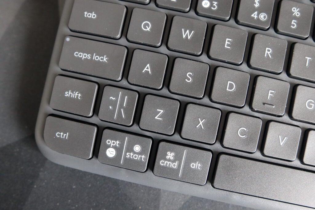 Untere linke Tasten – Logitech Signature Slim K950