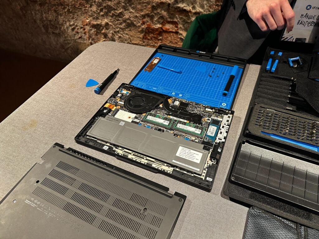 iFixit X Lenovo auf dem MWC 2024