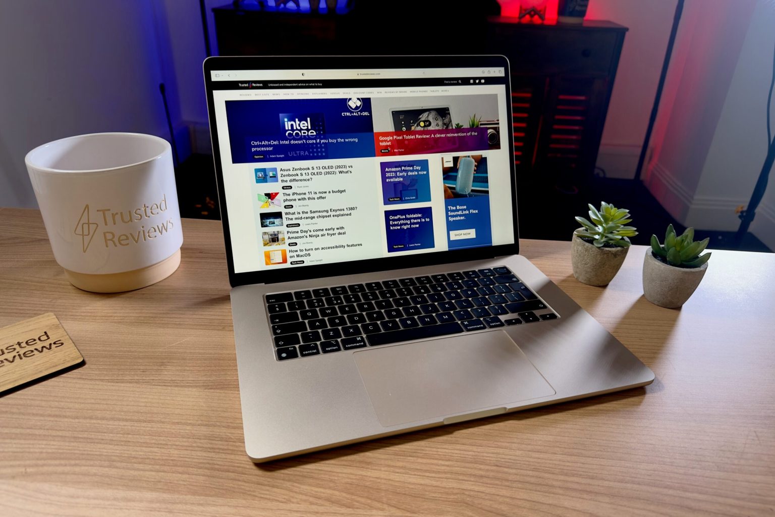 Vergessen Sie das M3 MacBook Air das 15 Zoll M2 Modell kostet 300