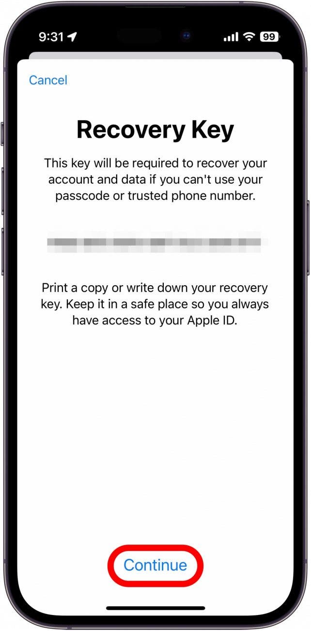 Einrichtung des Wiederherstellungsschlüssels für das iPhone-Konto, wobei der Wiederherstellungsschlüssel mit einem roten Kästchen um die Schaltfläche „Weiter“ angezeigt wird
