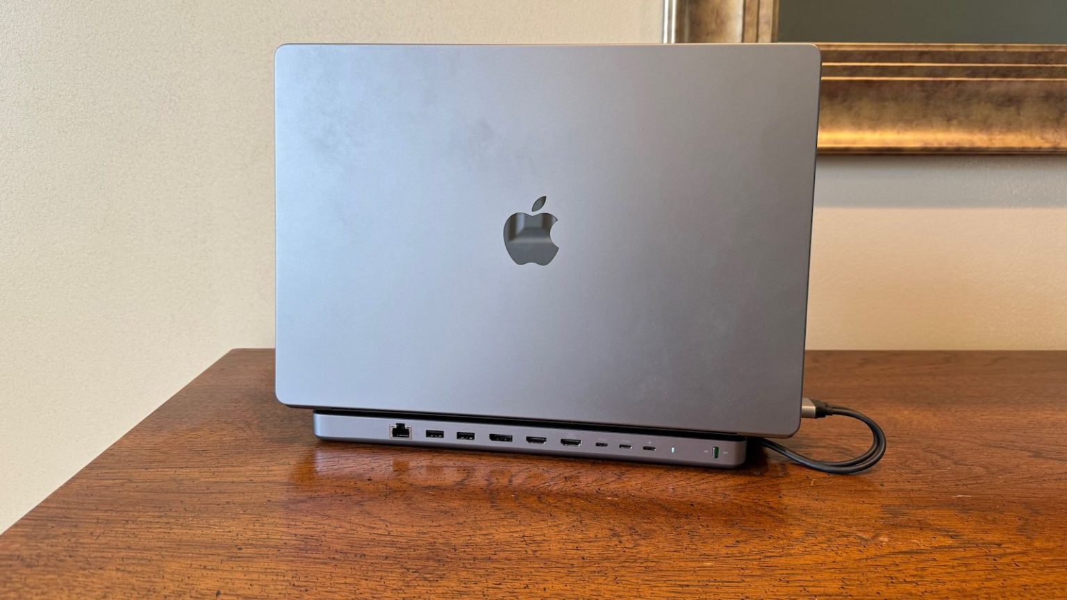 1712280299 Bewertung Der USB C Dual Dock Staender von Satechi bietet eine Reihe von Anschluessen