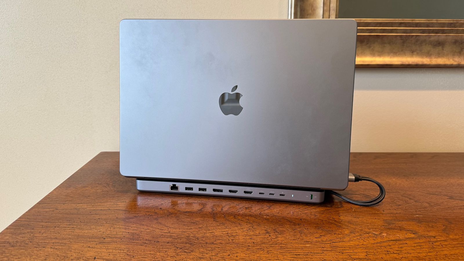 1712280299 Bewertung Der USB C Dual Dock Staender von Satechi bietet eine Reihe von Anschluessen