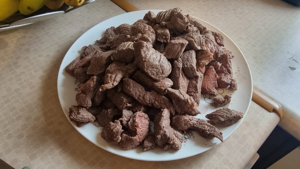 Gewürfeltes Rindfleisch – Lebensmittelprobe aus dem Cosori-Schnellkochtopf