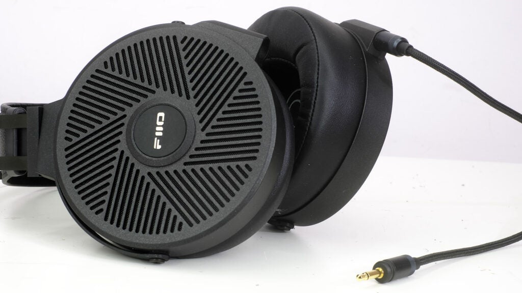 FiiO FT5 Kopfhörer mit abnehmbarem Audiokabel.