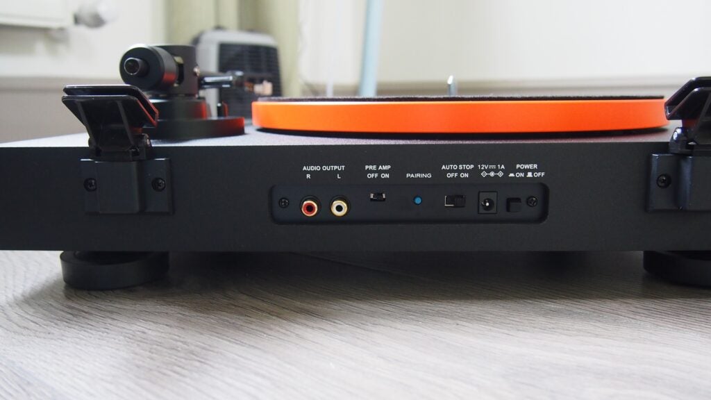 JBL BT Spinner-Anschlüsse hinten