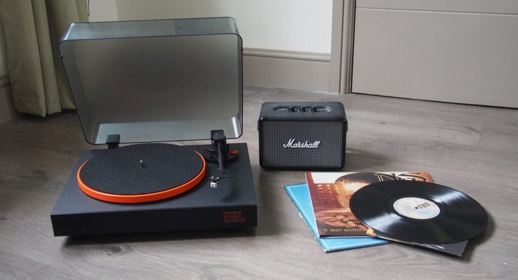 JBL BT Spinner mit Marshall Kilburn II-Lautsprecher
