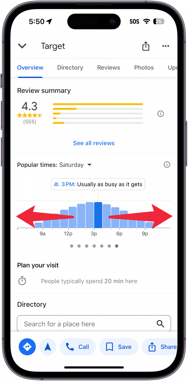 iPhone Google Maps-Zielergebnis mit Anzeige beliebter Zeiten für diesen Ort mit rotem Pfeil, der in der Grafik nach links und rechts zeigt und anzeigt, dass nach links und rechts gewischt werden muss