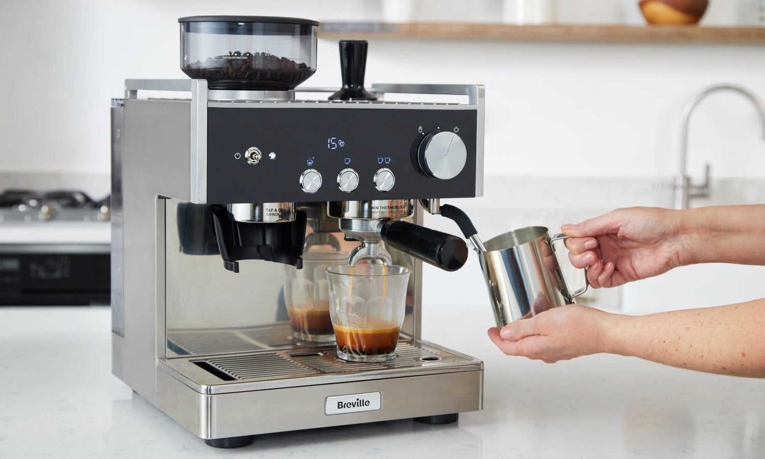 Auf diese Kaffeevollautomaten gibt es bei Currys jetzt 50
