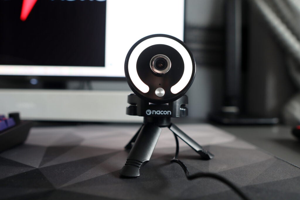 Profil auf Stativ – Nacon Full HD Webcam