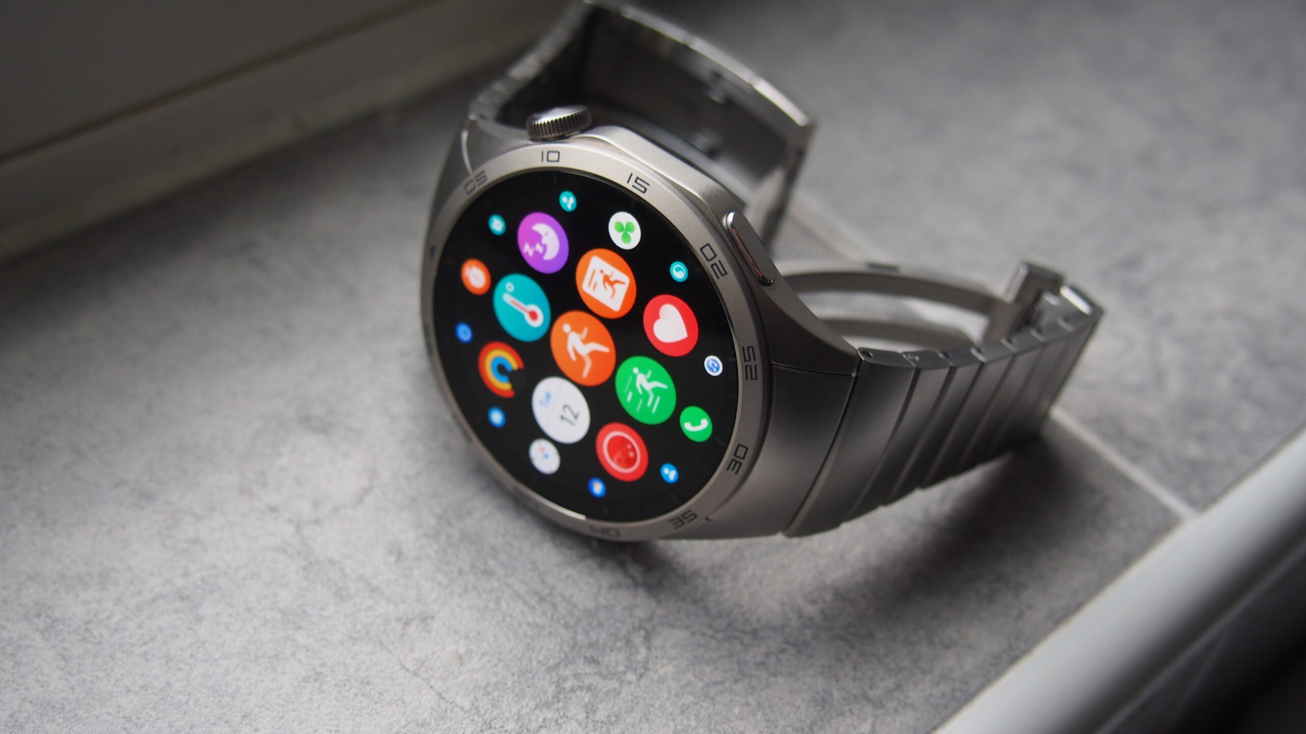 Das Huawei Watch Paket von Amazon bietet ein unglaublich gutes Preis Leistungs Verhaeltnis