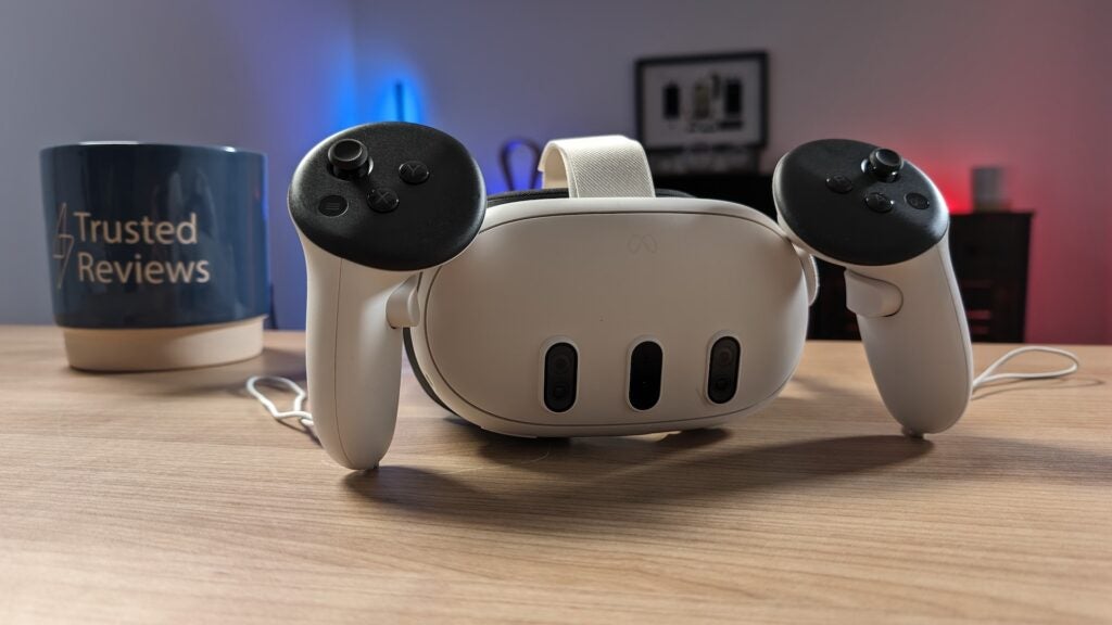 Meta Quest 3 und Controller auf einem Tisch