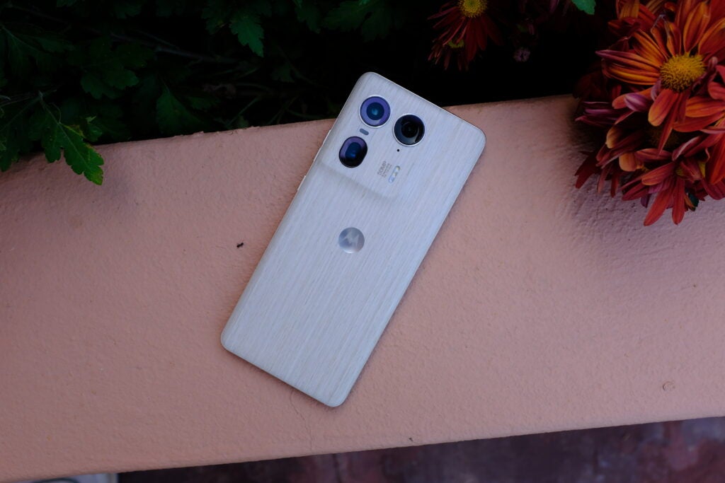 Moto Edge 50 Ultra aus nordischem Holz