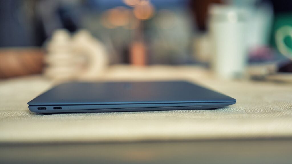 Huawei MateBook X Pro (2024) von der Seite